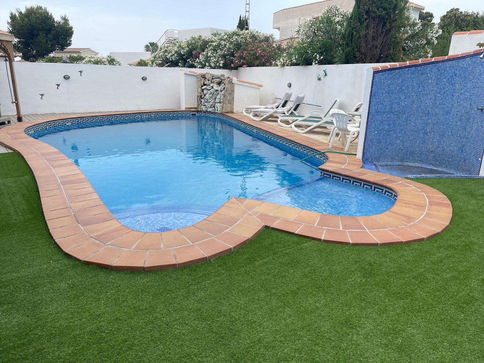 Why Artificial Grass Is the Perfect Pool Surround Solution